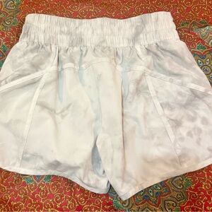 lululemon athletica Light Gray/White Tie Dyed Athletic Shorts size 6
